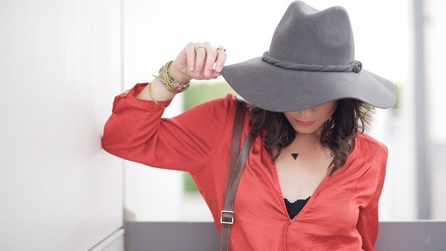 Tuhan Dulu, Baru Mode, Glamour Girls – Andrea&nbsp;Stephens