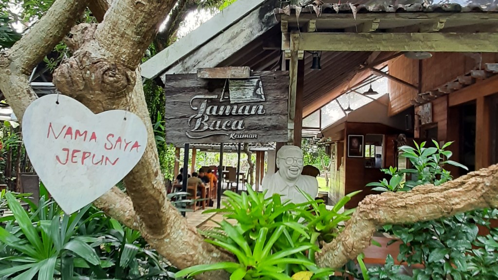 Wisata Baca : Mace di Taman Baca Kesiman,&nbsp;Bali