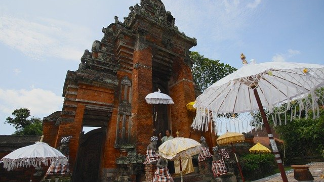 Sedikit Mengenal Gus Robin, Indigo asal Bali yang dikenal lewat chanel youtube Expedisi Alam Lain&nbsp;(XAL)