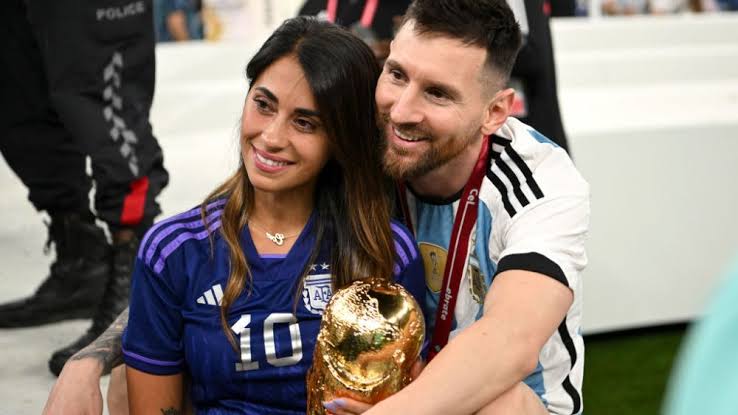 ⚽️ Lionel Messi & Antonela Roccuzzo: A Love Story That Began Before the&nbsp;Fame